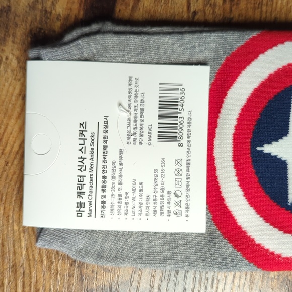 2 For $10- Men's Novelty Captain America Ankle Socks - Picture 3 of 3